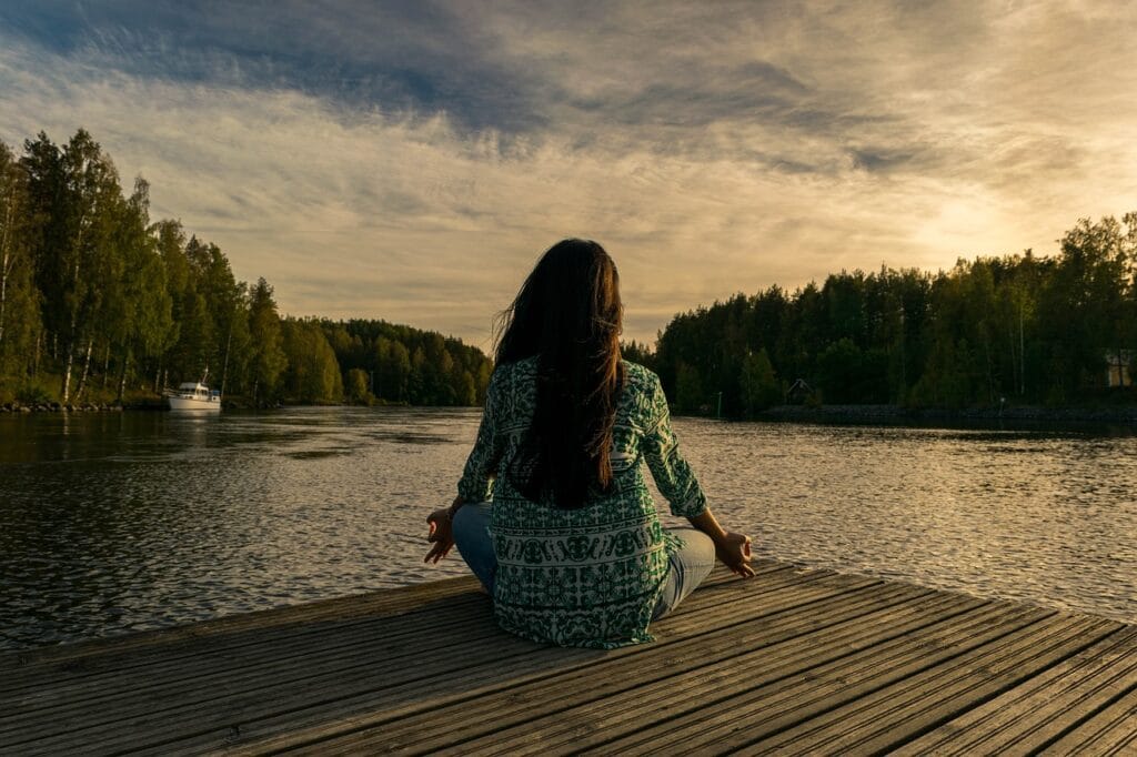 Meditaatiota järven rannalle