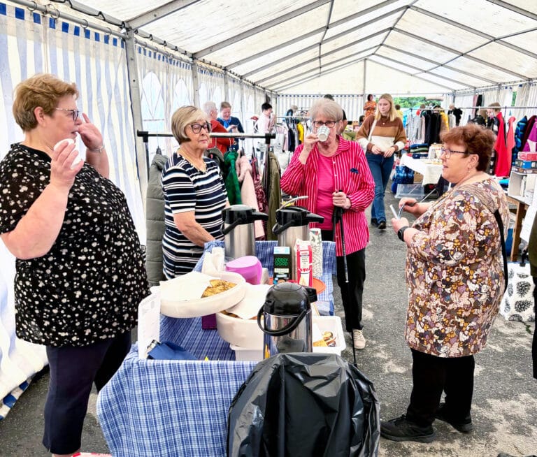 Marttojen kirpputori suurteltassa