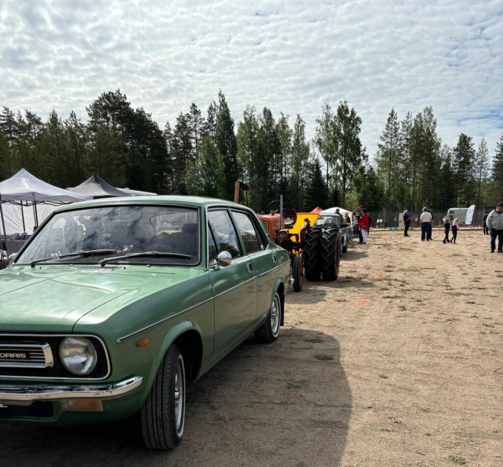 Lapinnevan markkinat - vanhat autot näytillä