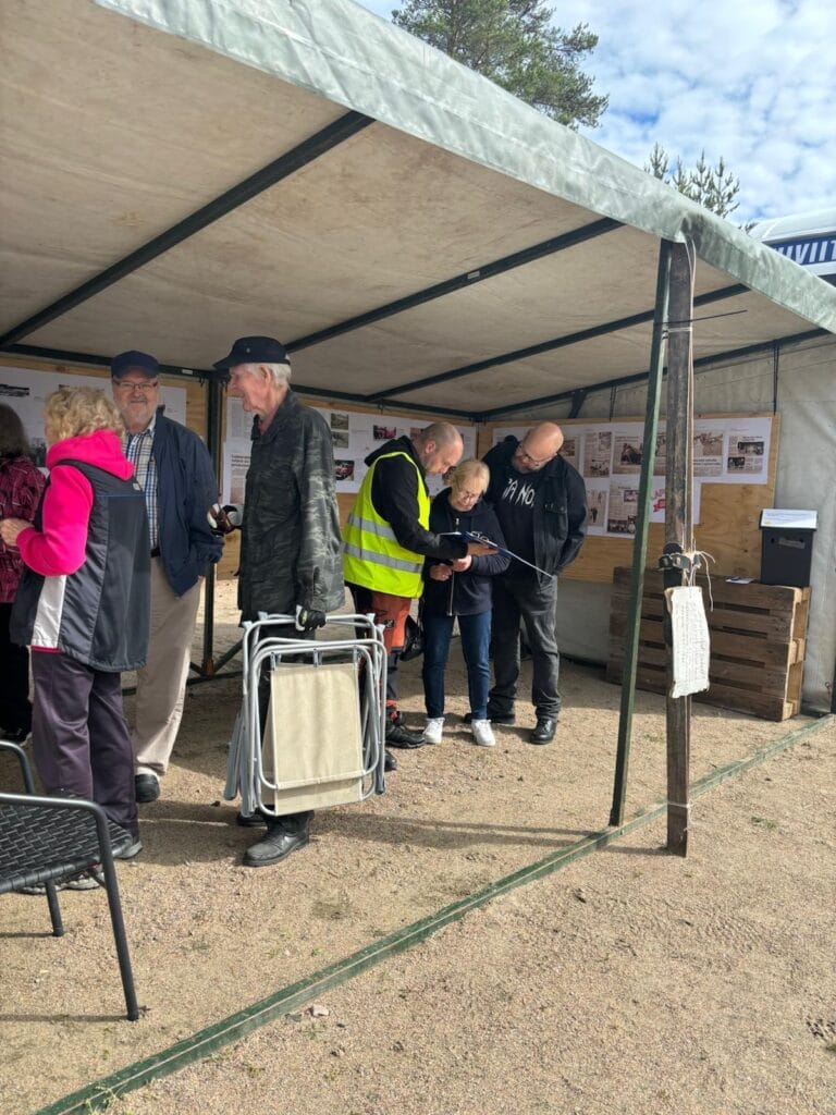 Lapinnevan markkinat - vanhat kuvat näyttely keräsi väkeä muistelemaan menneitä 