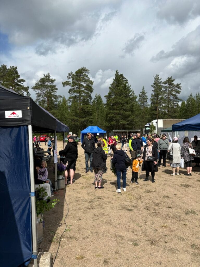 Lapinnevan markkinat 2024 veti puoleensa melkein 1000 kävijää