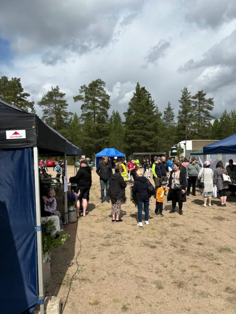Lapinnevan markkinat 2024 veti puoleensa melkein 1000 kävijää