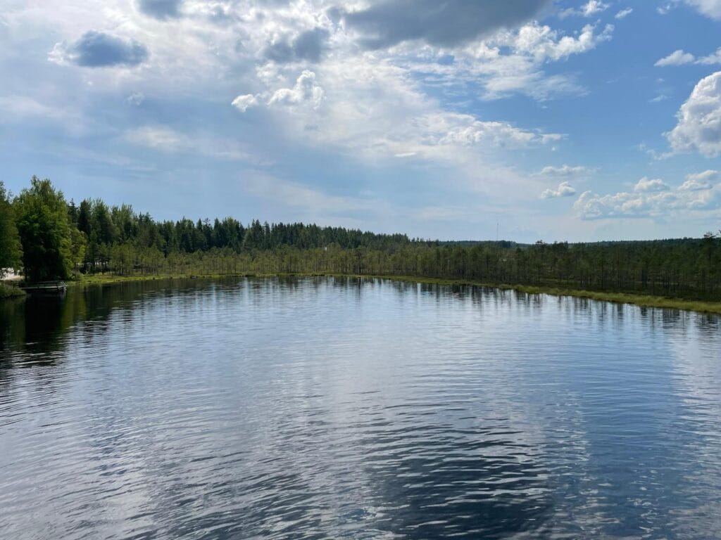 Lapinnevan Harjulammen rauhalliset maisemat