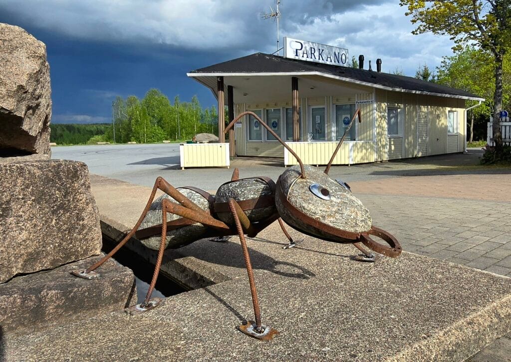 Ite-taideteos torilla