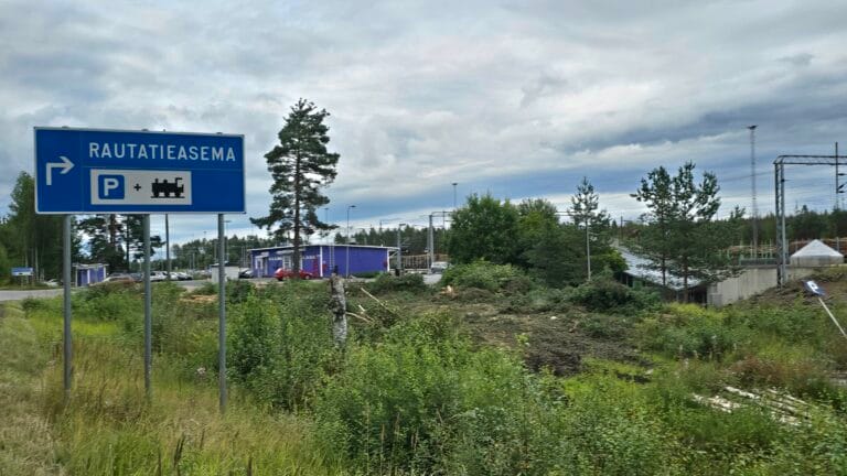 Rautatieaseman pysäköintialue